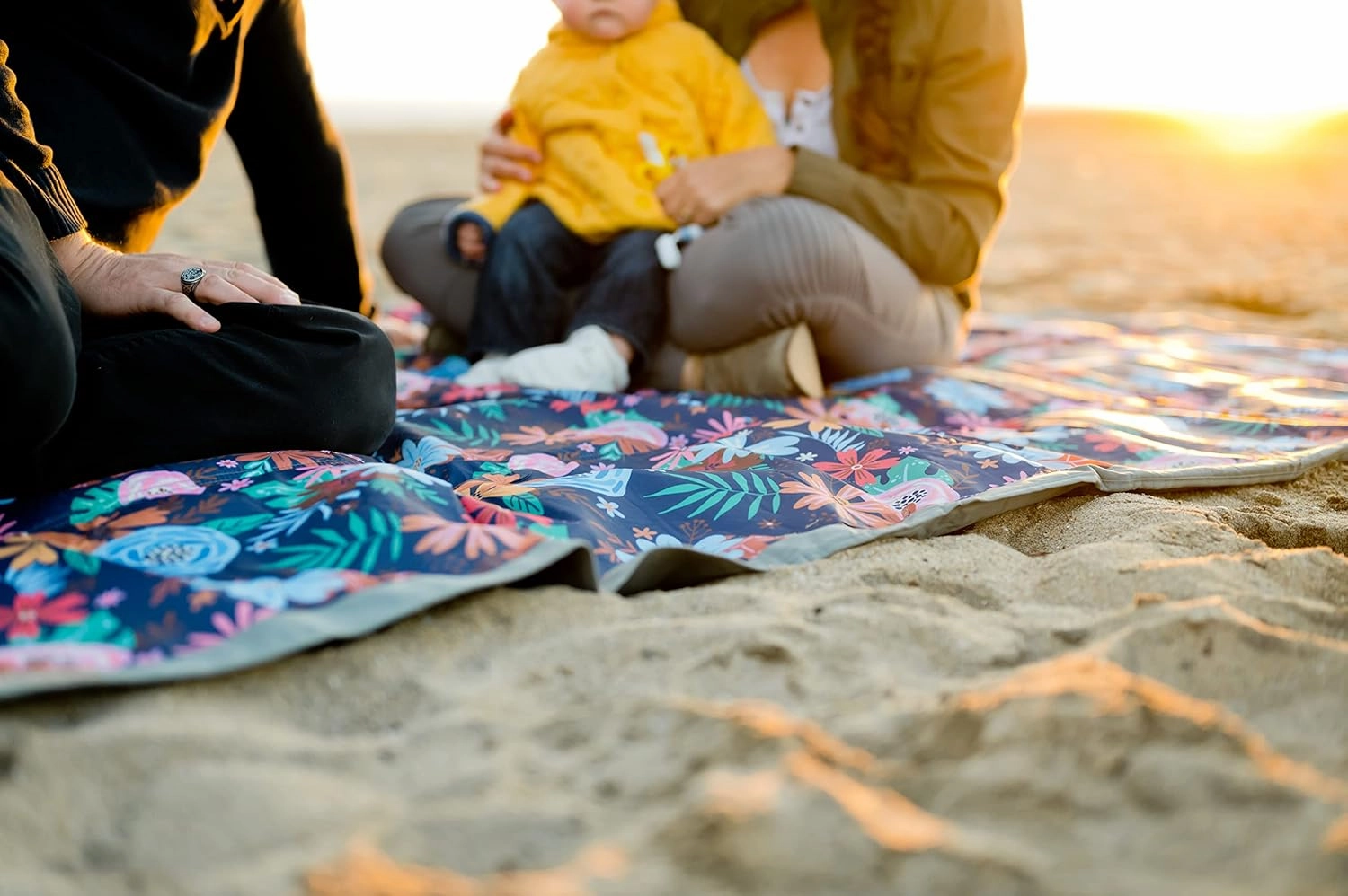 – Premium Outdoor Blanket | Picnic Blanket | 100% Polyester | Summer Beach Blanket | Water Resistant | Easy to Fold | Wipeable Material | Babies and Toddlers (Wild Flowers, 5x7)