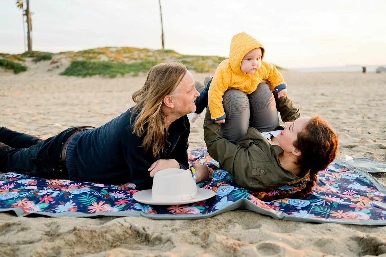 – Premium Outdoor Blanket | Picnic Blanket | 100% Polyester | Summer Beach Blanket | Water Resistant | Easy to Fold | Wipeable Material | Babies and Toddlers (Wild Flowers, 5x7)