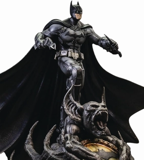 Batman Arkham Origins: Batman 1:8 Scale Polyresin Statue