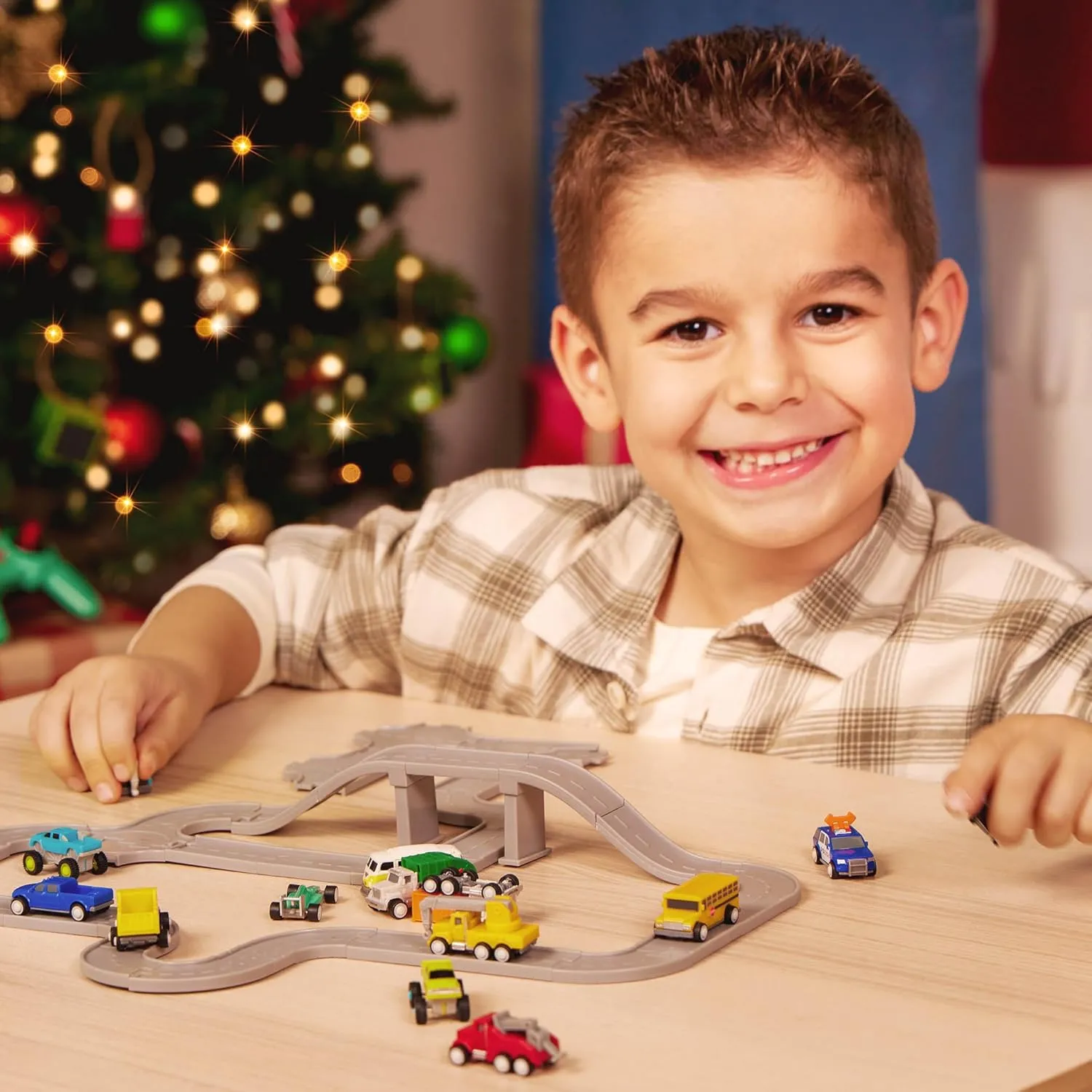 Driven by Battat – 61 Pcs Toy Car Pocket Playset 1:144 Scale – 15 Mini Cars Included & Accessories Car Track, Ramp & More – Gift Toy Car for Boys & Girls & Toddlers Age 3 