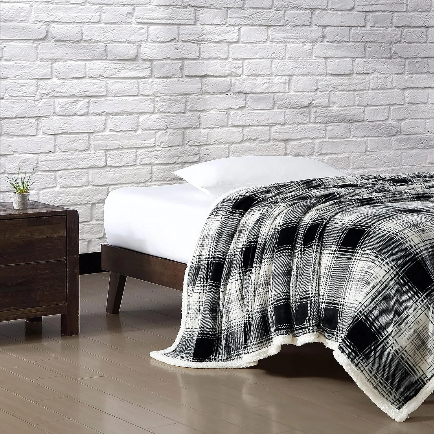 Eddie Bauer- Twin Blanket, Ultra Soft & Cozy Plush Home Décor, All Season Bedding (Vail Plaid Grey, Twin)
