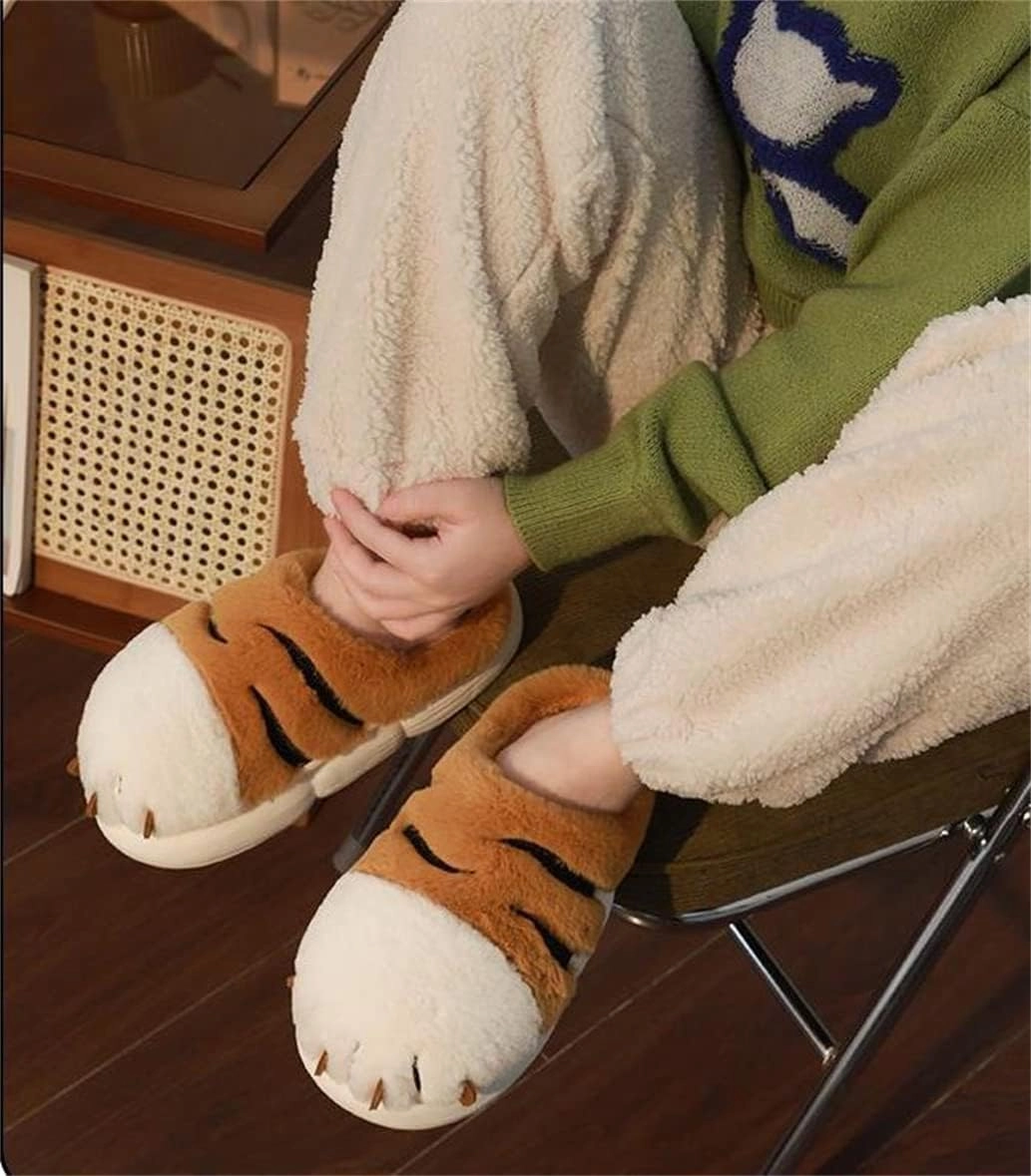 ELONEL Women's Indoor/Outdoor Cartoon Pig Animal Slippers - Warm Winter Soft Plush Family Slippers - Cotton