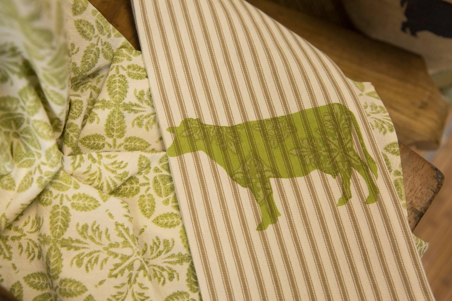 Heritage Lace FH-004 Farmhouse 18"X26" Green Cow Tea Towel (Set of 2)