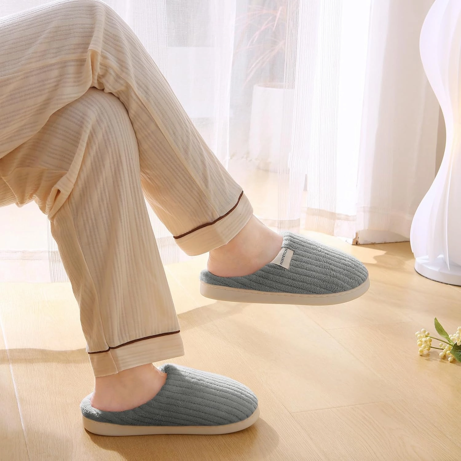 HUXMEYSON Slippers for Women, Warm Memory Foam Comfy House Slippers with Anti-Skid Rubber Sole for Indoor and Outdoor