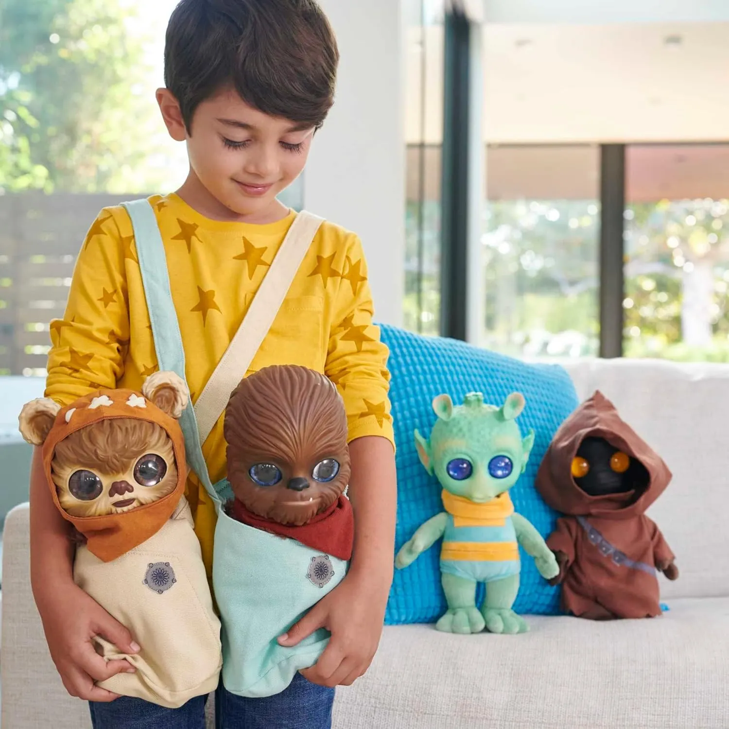 Mattel Star Wars Galactic Pals Plush Toy, Jawa 11-inch Soft Doll Set with Carrier & Personality Profile Card for Personalized Experience