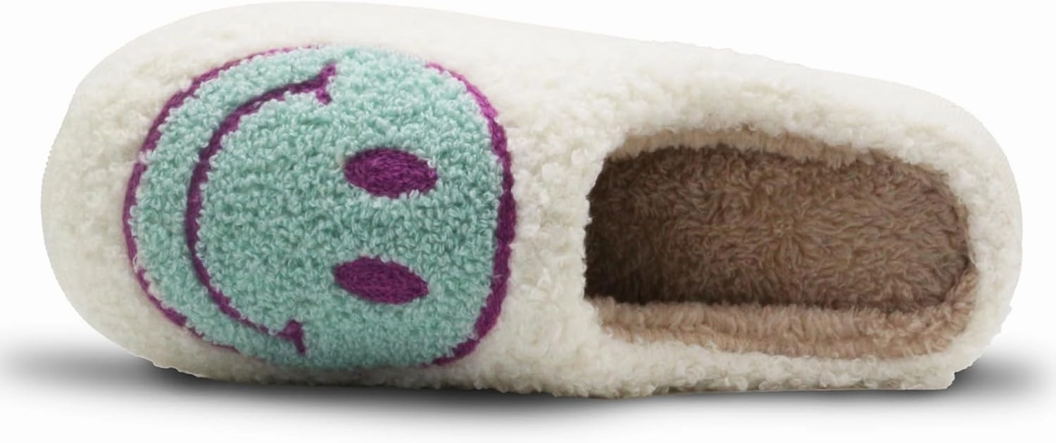 Retro Fuzzy Face Slippers for Women Men, Soft Plush Warm Slip-on Couple Style Casual Happy Face Slippers Cozy Indoor Outdoor Lightweight Anti-Skid Sole Cute House Slippers with Memory Foam