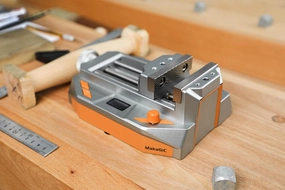 Smart Vise – Desktop Mini Vise for Soldering, Crafts, DIY Projects – Adjustable Grip, Ideal for Electronics and Small Repairs